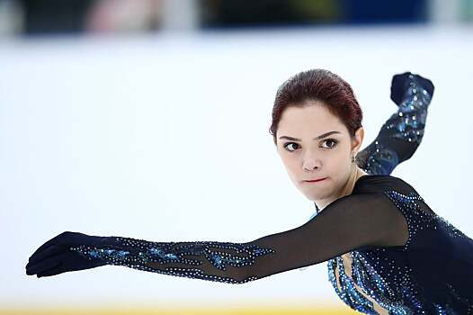 Медведева и Трусова обсуждают жеребьевку на Skate Canada, Савченко проводит время с семьей. Главное из соцсетей фигуристов