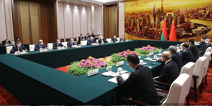 Премьер Госсовета КНР: Китай готов продвигать торговлю с Беларусью