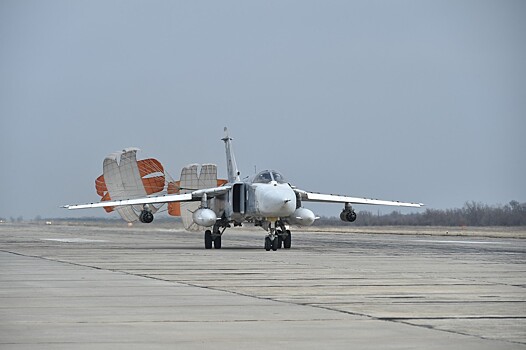 В Крыму экипажи Су-24 и Су-35 отработали нанесение бомбовых и ракетных ударов
