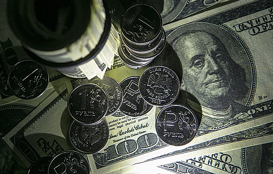 Доллар преодолел психологическую отметку к рублю