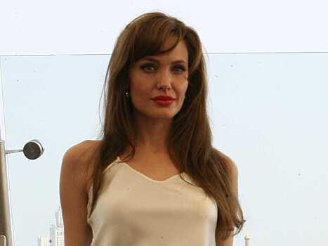 Сильные чувства: почему Анджелина Джоли решила растоптать Брэда Питта