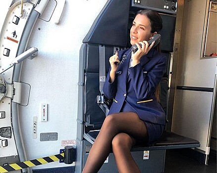 "Какой позор": стюардесса показала фото без одежды