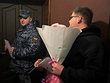 Должнице из Воронежа напомнили про долг под видом доставки цветов