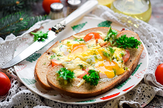 Горячие бутерброды с яйцом, помидорами и сыром: пошаговый рецепт с фото