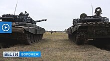 В Воронеже смельчаки прошли сложную военно-спортивную трассу, бросаясь под танки
