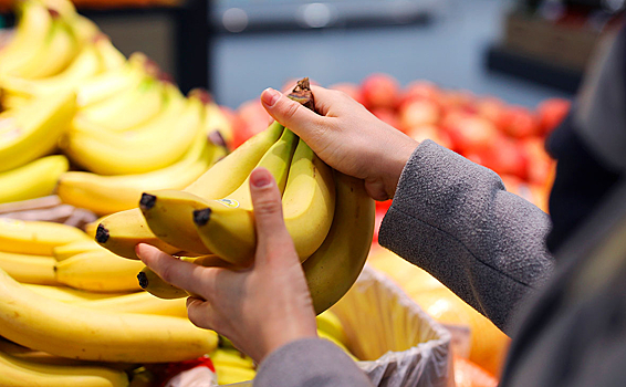 В российских магазинах возник дефицит бананов