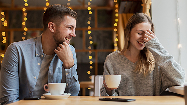 «Счёт пополам?». Почему мужчинам важно, кто платит за ужин на свидании