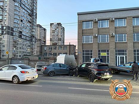 В Ростове в ДТП пострадали три человека