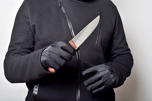 В Петрозаводске мужчина напал на школьницу с ножом