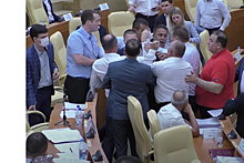Депутаты подрались из-за «Голубков»