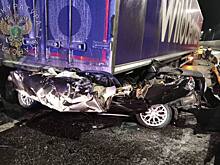 Легковушка протаранила фуру на трассе М-7 из-за гололеда, погибли два человека