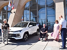 Ветерану СВО с ампутированными ногами вручили автомобиль