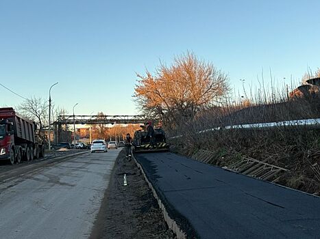 В Воткинске началось асфальтирование тротуара по улице Пролетарской