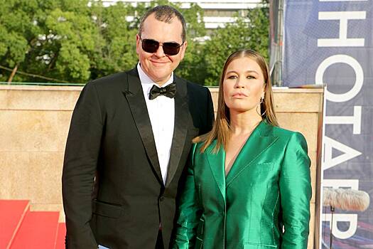 Муж российской актрисы отделался штрафом за наркотики и укус полицейского