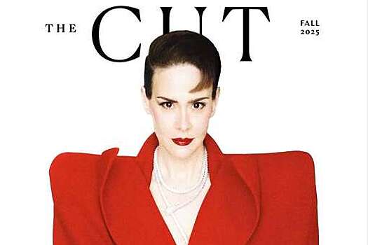 Актриса Сара Полсон с новой стрижкой снялась в жакете для глянца