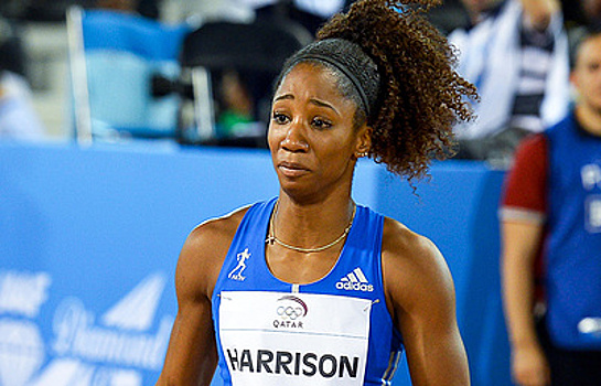 Легкоатлетка со сломанной рукой выиграла забег в Дохе