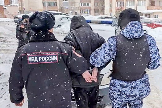 Учитель получил травму во время нападения ученика на школу в Уфе