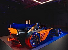 Формула E: В McLaren представили новую раскраску машин