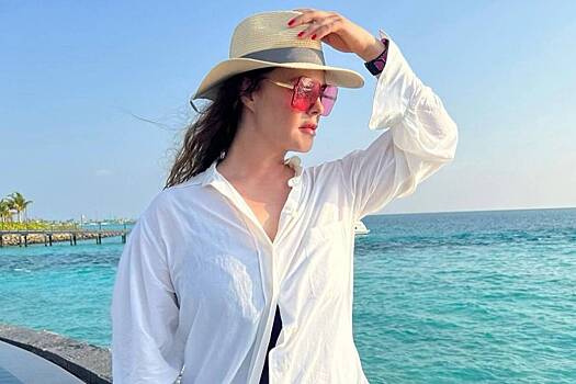 57-летняя Екатерина Андреева показала фигуру в мини-шортах