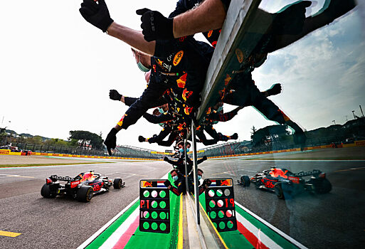 Хельмут Марко назвал недостаток машины Red Bull Racing