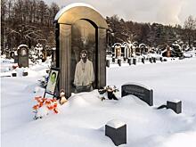 Море цветов в снегу: как выглядят могилы Ланового, Грачевского, Началовой и Фриске