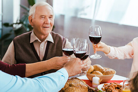 Ученые назвали опасность позднего ужина