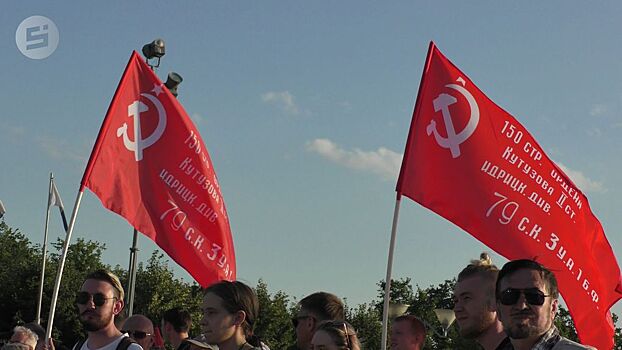 Депутаты КПРФ передали более 150 «Знамён Победы» в школы, ссузы и вузы Удмуртии
