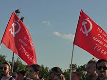 Депутаты КПРФ передали более 150 «Знамён Победы» в школы, ссузы и вузы Удмуртии