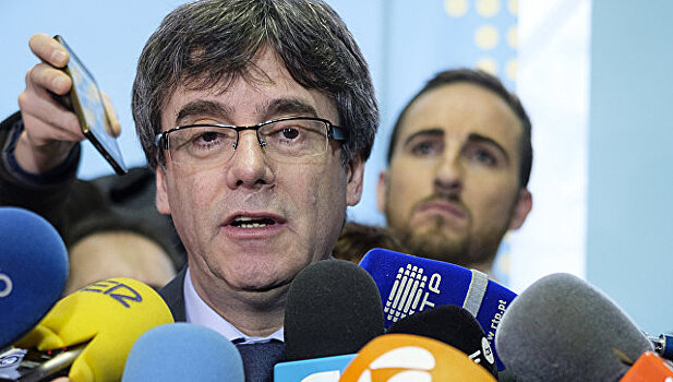 В Каталонии приняли резолюцию для "гарантии политических прав" Пучдемона