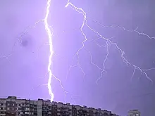 Аномальное тепло и первые грозы: погода преподносит россиянам сюрпризы