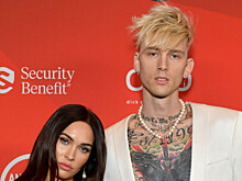Меган Фокс показала одинаковый с Machine Gun Kelly педикюр
