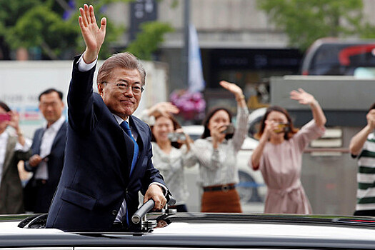 Глава Южной Кореи объявил выговор говорившим "Японское море" ведомствам
