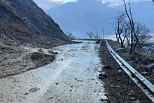 В Крыму селевыми потоками затопило региональную дорогу