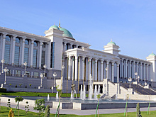 Гурбангулы Бердымухамедов провел заседание Президиума Халк Маслахаты и утвердил дату и место созыва всенародного форума