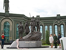 Памятник женщинам Великой Отечественной открыли в Главном храме ВС РФ