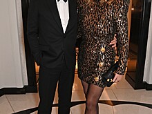 В Сети бурно обсуждают редкий выход 67-летней Ким Кэтролл с бойфрендом: наряд звезды раскритиковали