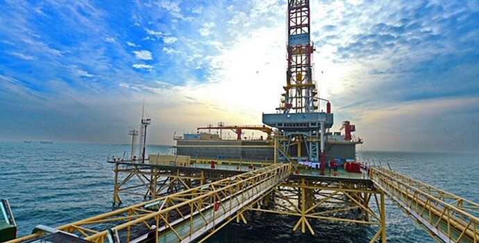 SOCAR эвакуировала более 500 нефтяников с платформ в Каспийском море