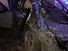 В Казани девушка на иномарке врезалась в бетонную опору, погибли три человека