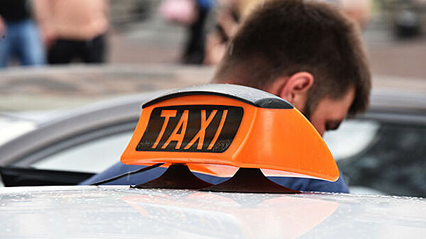 Сбивший ребенка в Москве таксист сбежал