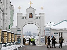 Верующие не допустили комиссию к Киево-Печерской лавре