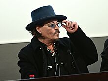 Копия отца: в Сети обсуждают сына Джонни Деппа, который работает барменом