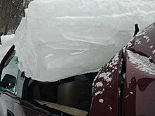 Эксперты рассказали, как получить выплату за поврежденное снегом авто