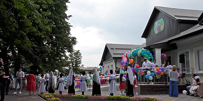Народные гуляния проходят в Нальчике в честь 100-летия Кабардино-Балкарии