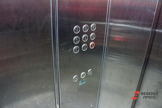 В Екатеринбурге монтировкой разгромили лифт