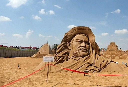 В Китае построили крупнейшую в мире скульптуру из песка