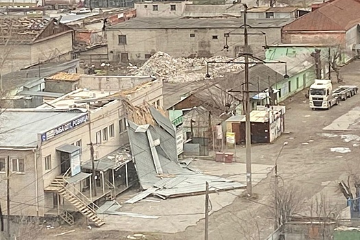 В Барнауле из-за урагана закрыли движение по городским трассам