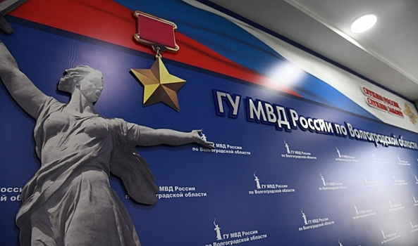 Начальник ГУ МВД по Волгоградской области Дмитрий Свинов отмечает 55-летний юбилей