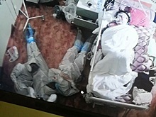 Фото смертельно уставших медиков облетело Сеть