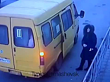 Водитель маршрутки избавился от пассажирки с инсультом