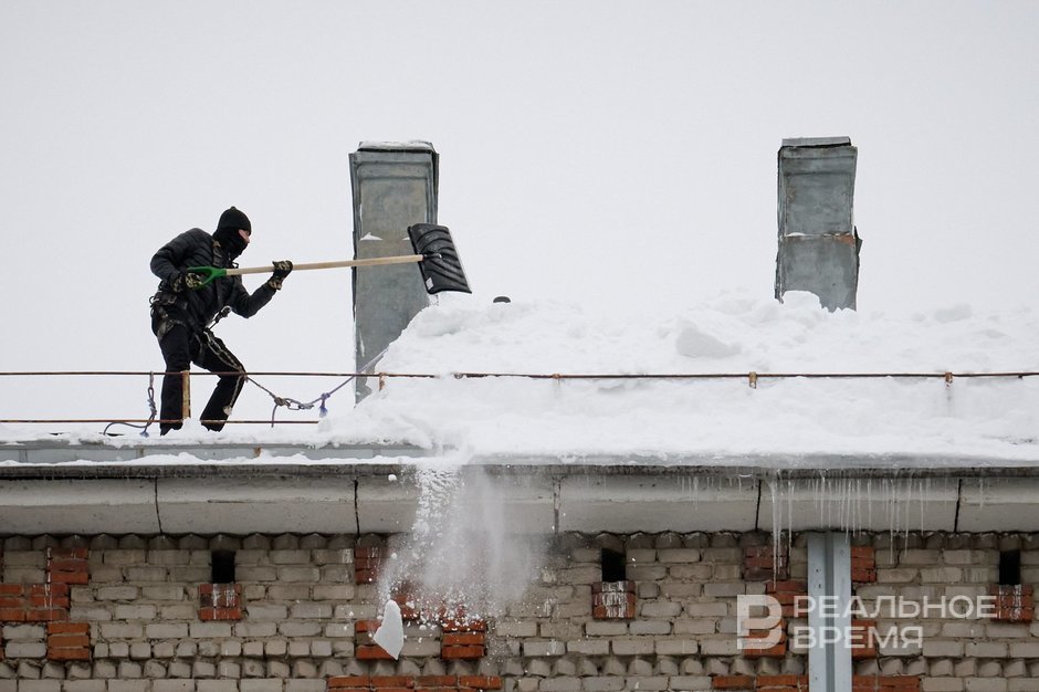 После поручения Минниханова главы районов Татарстана взяли под личный контроль чистку крыш от снега